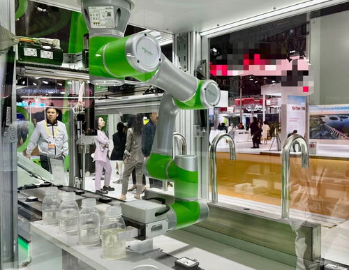 2023進(jìn)博會(huì)節(jié)卡機(jī)器人現(xiàn)身世界500強(qiáng)展臺(tái),強(qiáng)強(qiáng)聯(lián)合發(fā)出 智造 強(qiáng)音