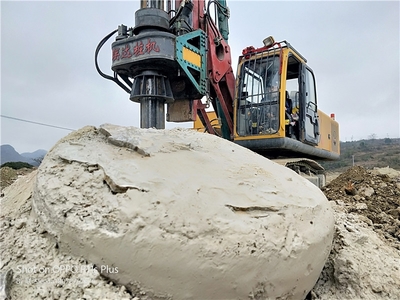 旋挖機(jī),旋挖鉆機(jī),廣西聯(lián)達(dá)旋挖鉆機(jī)5-30米打樁挖樁深度--城鎮(zhèn)地基打樁王!